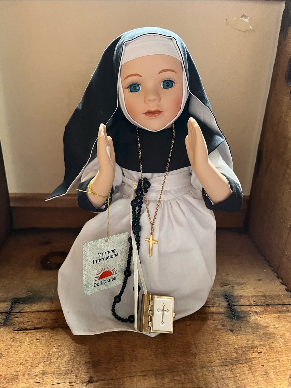 Vintage Porcelain Kneeling Praying Nun Doll-Bible-Catholic-Cross-Rosary-EUC